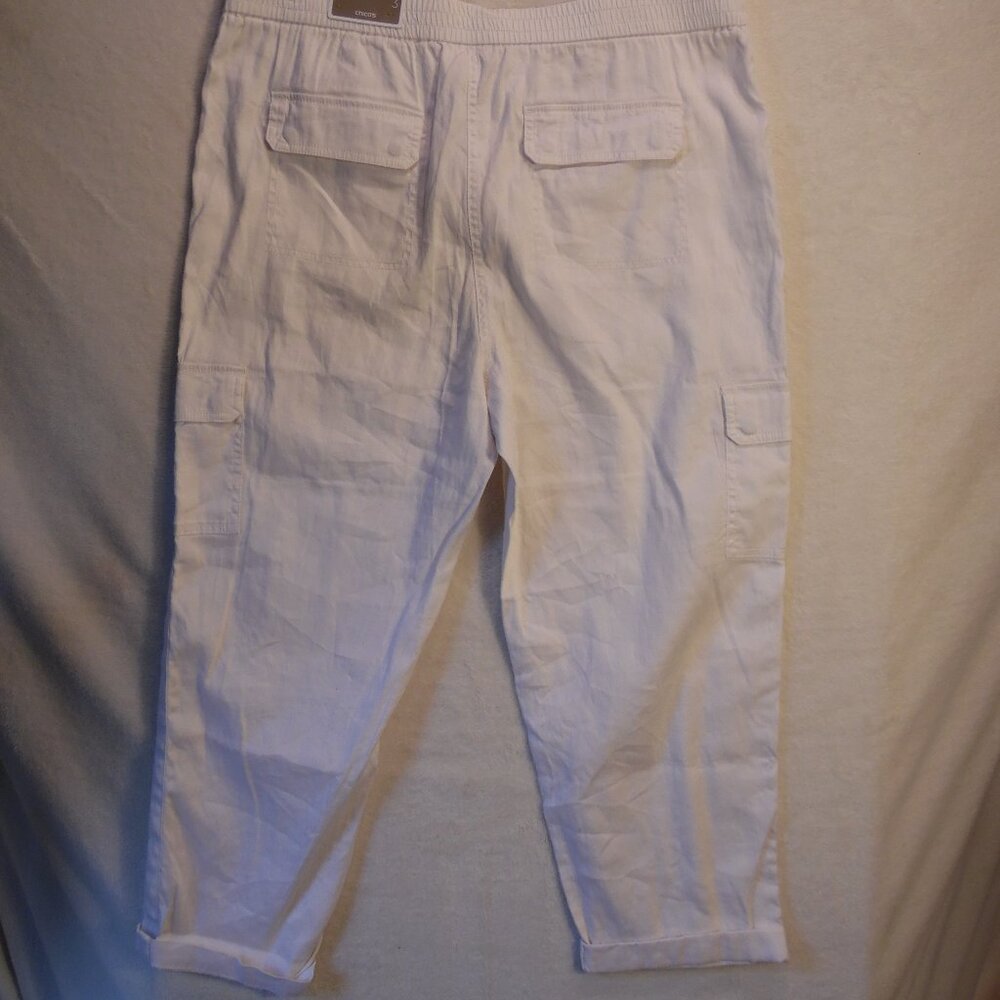 Chicos Cargo Pants Womens Size 3(XL) White Ultimate Fit Cropped Slimming NWT